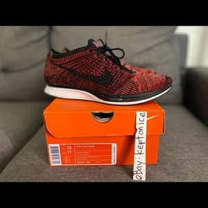 Nike Flyknit Racer sz 10 Fire Rooster 526628-608 Black University Red